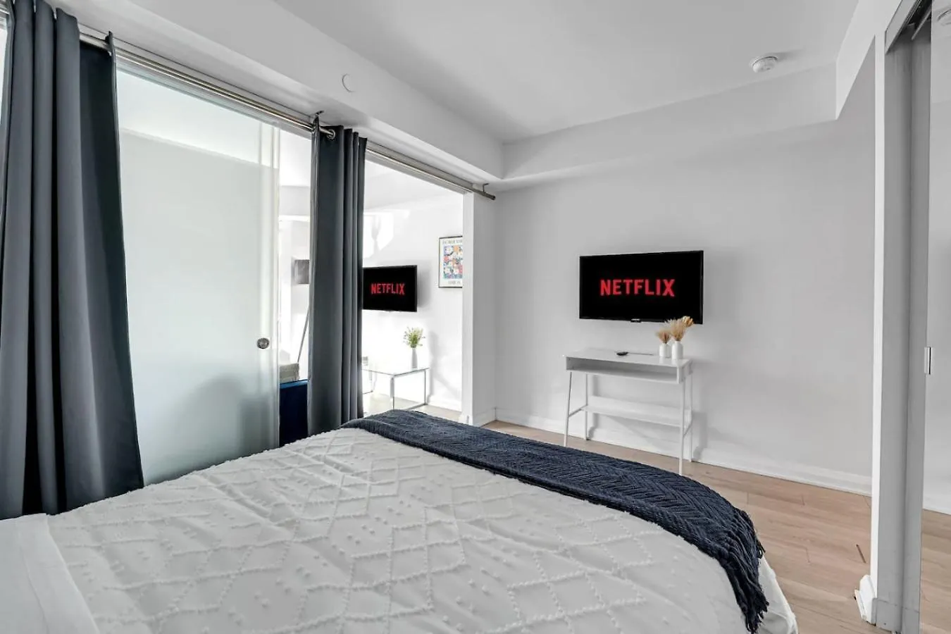 Luxe Yorkville Unit Near Restaurants Fashion Ttc Toronto Canada