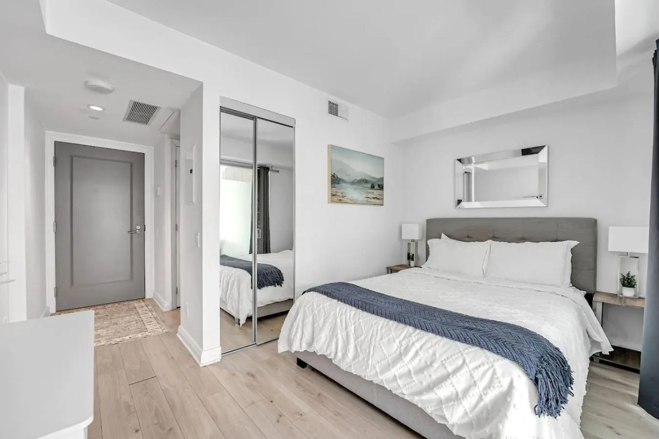 Holiday home Luxe Yorkville Unit Near Restaurants Fashion Ttc Toronto Canada