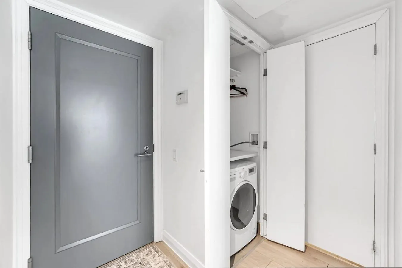 Luxe Yorkville Unit Near Restaurants Fashion Ttc Toronto Holiday home