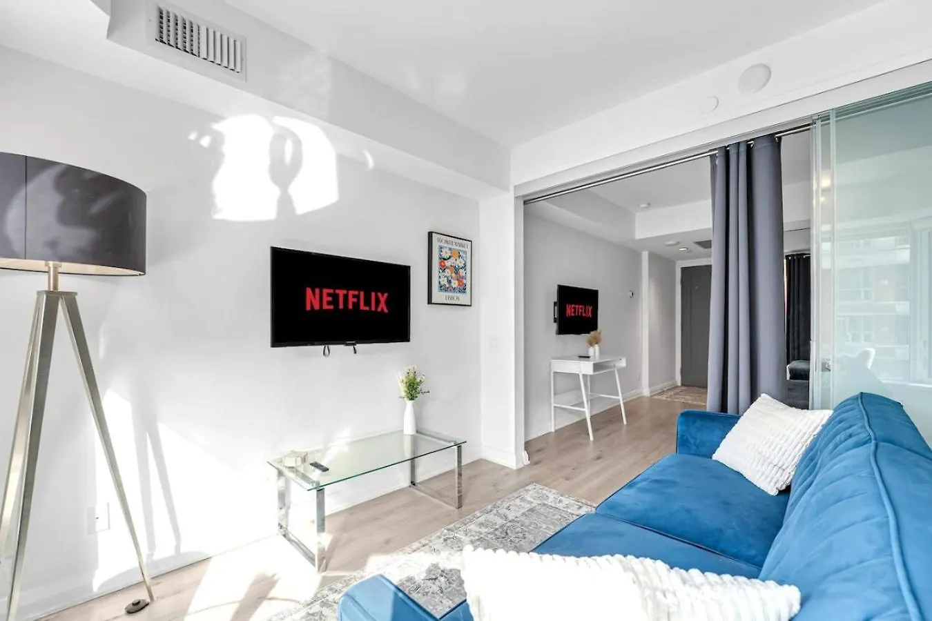 Luxe Yorkville Unit Near Restaurants Fashion Ttc Toronto