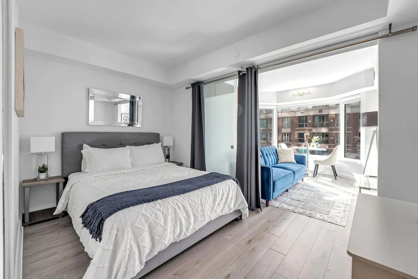 Luxe Yorkville Unit Near Restaurants Fashion Ttc 토론토